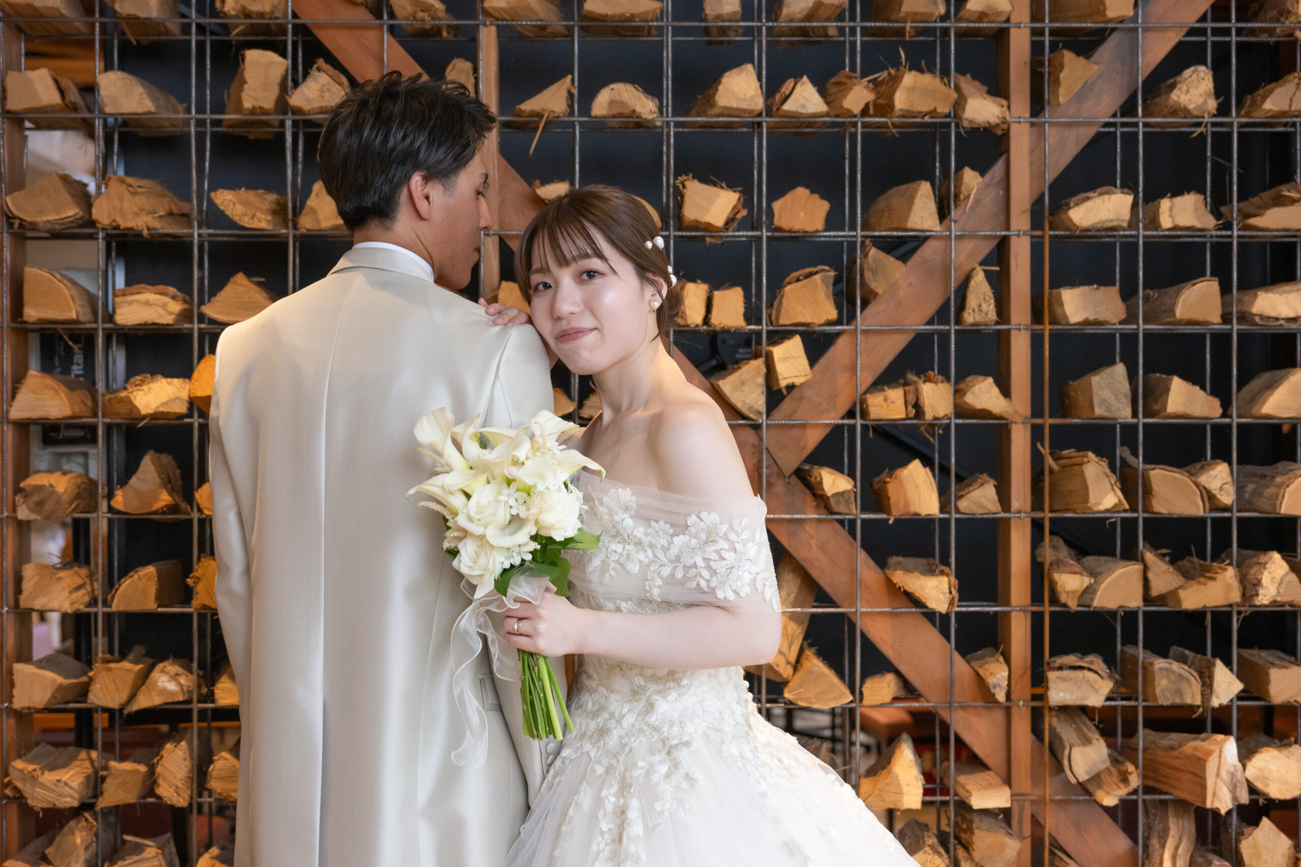 木のぬくもりに包まれた ナチュラルウェディング